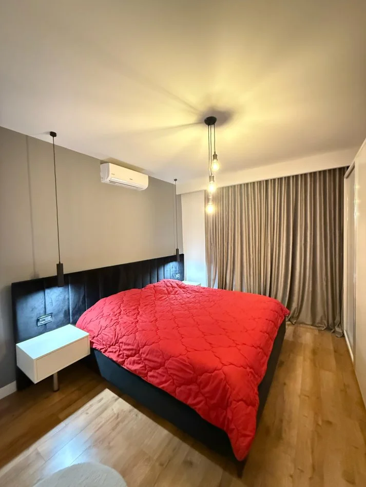 Tirane, jepet me qera apartament 1+1 Kati 11, 70 m² (Komuna e Parisit)
