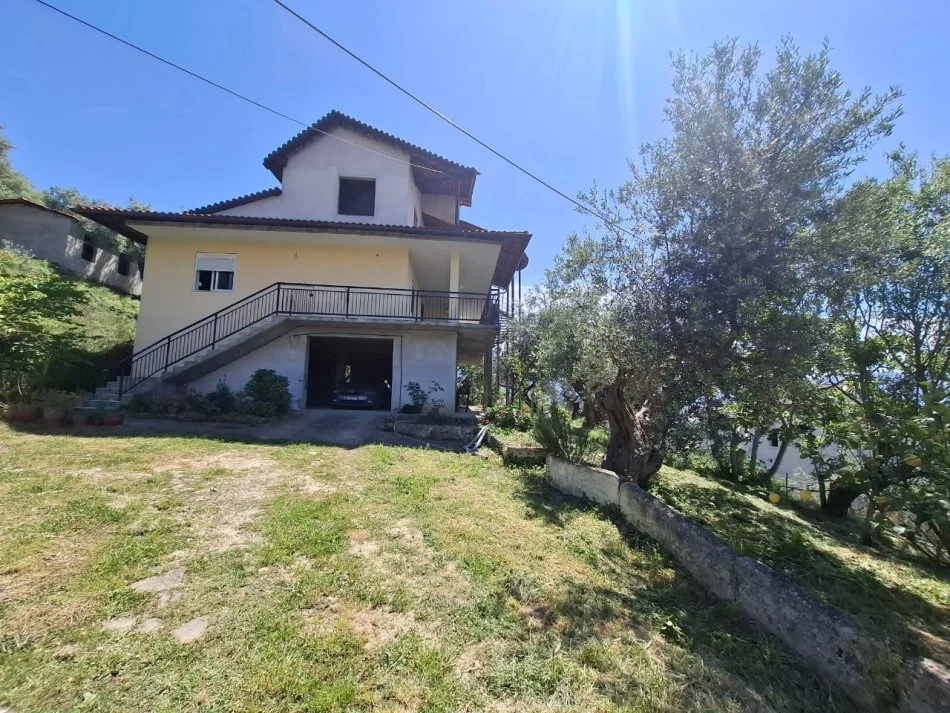 Vlore, shitet Vile 3 Katshe , 500 m² 195.000 € (R.Ded Gjon Luli)