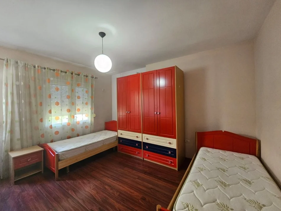 Tirane, jepet me qera apartament 2+1 Kati 2, 106 m² 600 € (Kristal Center)