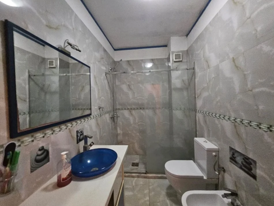 Tirane, jepet me qera apartament 2+1 Kati 2, 106 m² 600 € (Kristal Center)