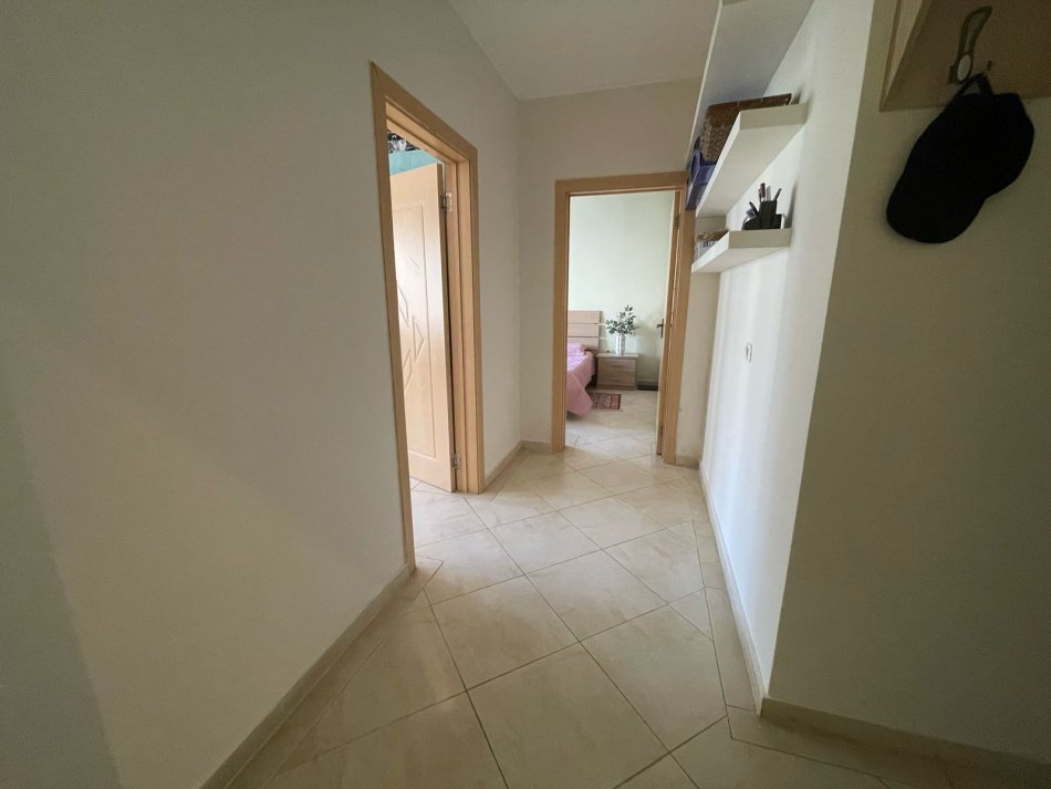 Tirane, jepet me qera apartament 2+1+Ballkon , 80 m² 80 € (fresk)