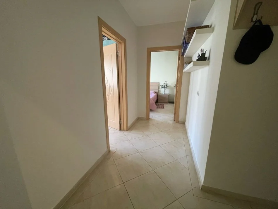 Tirane, jepet me qera apartament 2+1+Ballkon , 80 m² 450 € (fresk)