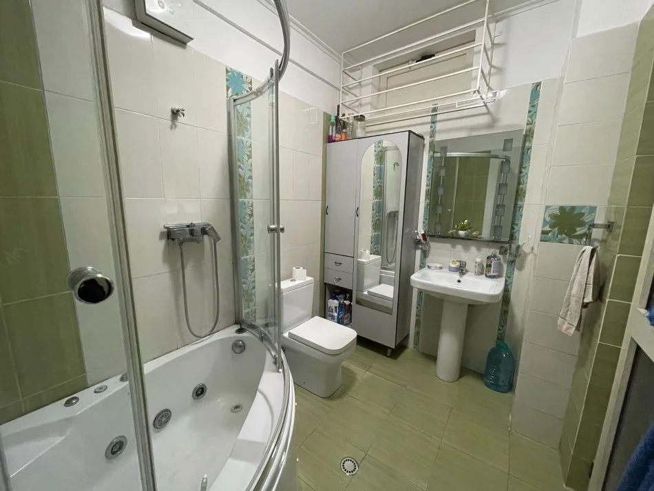 Tirane, jepet me qera apartament 2+1+Ballkon , 80 m² 450 € (fresk)