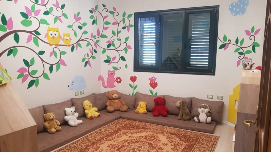 Tirane, jepet me qera ambjent biznesi Kati 2, 230 m² 1.150 € (Ali Demi)