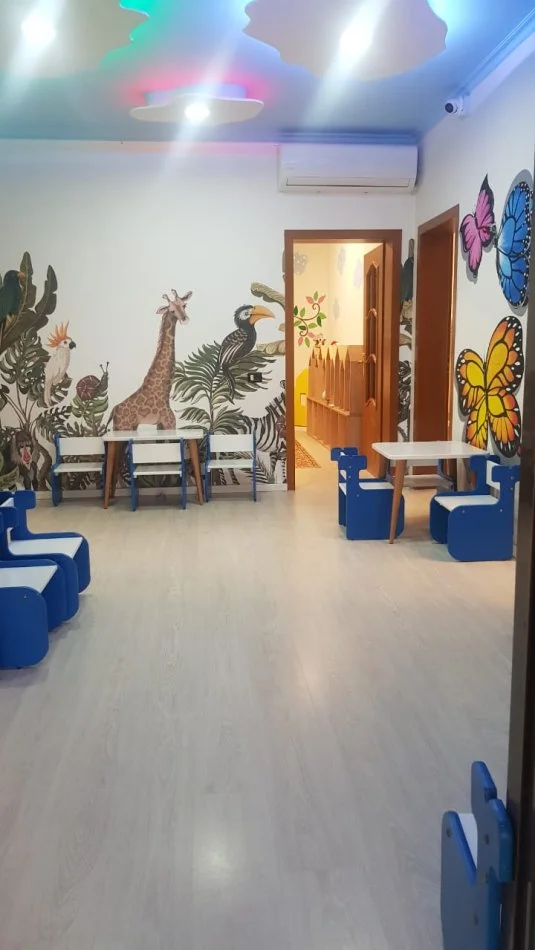 Tirane, jepet me qera ambjent biznesi Kati 2, 230 m² 1.150 € (Ali Demi)