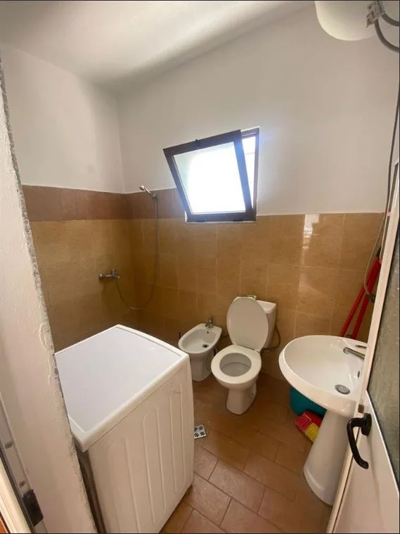 Tirane, jepet me qera apartament 1+1 Kati 2, 70 m² 250 € (institut)