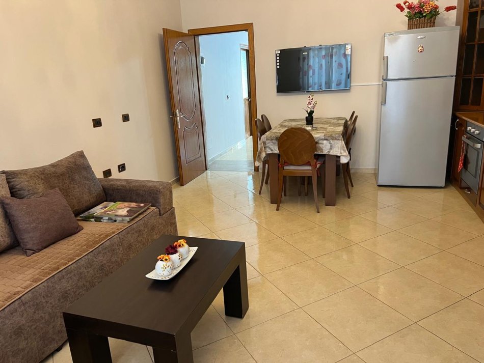 Tirane, jepet me qera apartament 1+1 Kati 2, 61 m² 380 € 