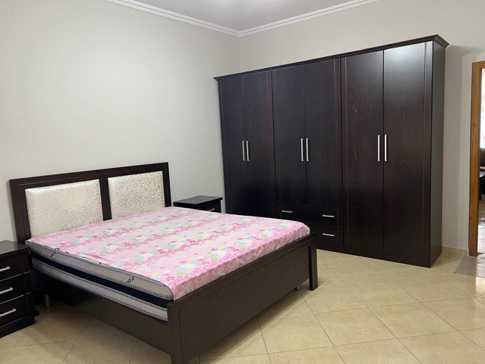 Tirane, jepet me qera apartament 1+1 Kati 2, 61 m² 380 € 