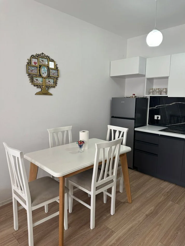 Tirane, jepet me qera apartament 2+1 Kati 2, 600 € (Don Bosko, Kompleksi Fiori di Bosco)
