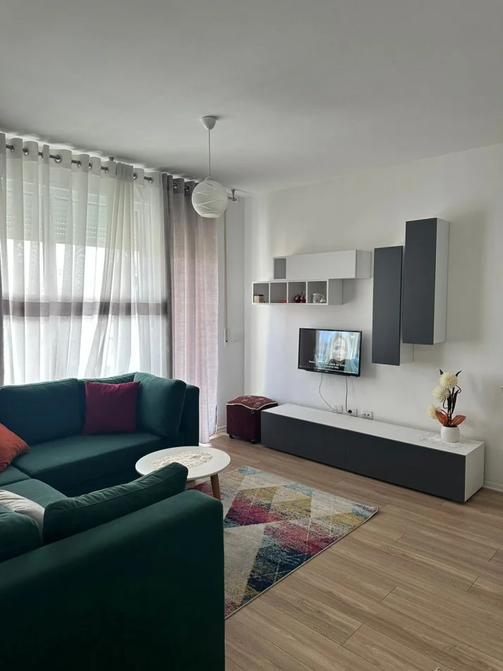 Tirane, jepet me qera apartament 2+1 Kati 2, 600 € (Don Bosko, Kompleksi Fiori di Bosco)