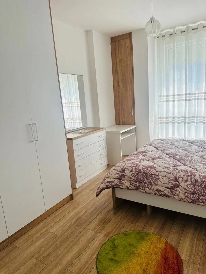 Tirane, jepet me qera apartament 2+1 Kati 2, 600 € (Don Bosko, Kompleksi Fiori di Bosco)