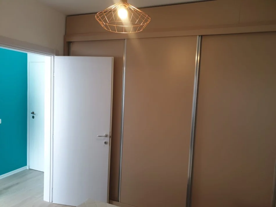 Tirane, jepet me qera apartament 1+1 Kati 11, 470 € (Ish Fusha e Aviacionit)