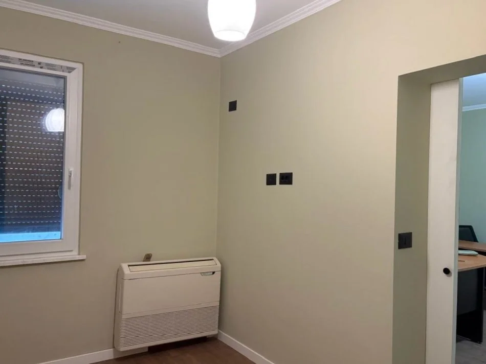 Tirane, jepet me qera zyre Kati 11, 50 m² (Bllok)