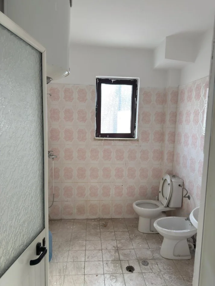 Tirane, shitet 3+1 , 164 m² 298.000 € (Komuna e Parisit prane " Concept Home Real Estate ")