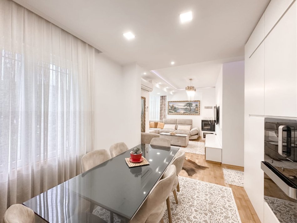 Tirane, jepet me qera apartament 3+1+Ballkon Kati 4, 124 m² 265.000 € (Shitet apartament 3+1+2+garazhd te Kopshti Botanik)