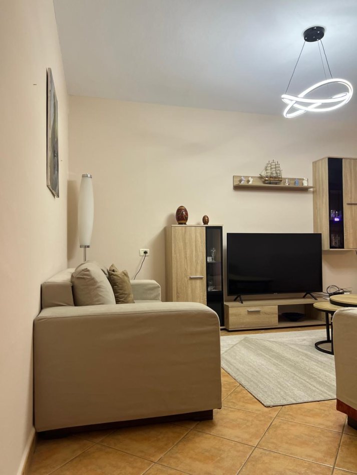 Tirane, jepet me qera apartament 2+1 Kati 3, 80 m² 700 € (Myslym Shyri)