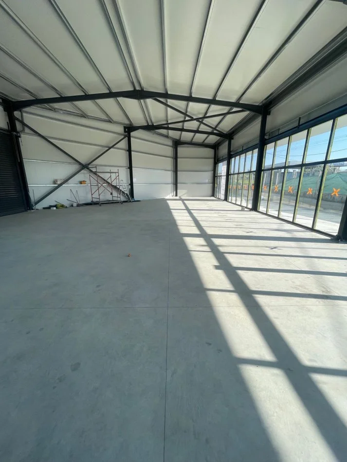 Tirane, jepet me qera magazine Kati 0, 400 m² 2.000 € (Kamez)