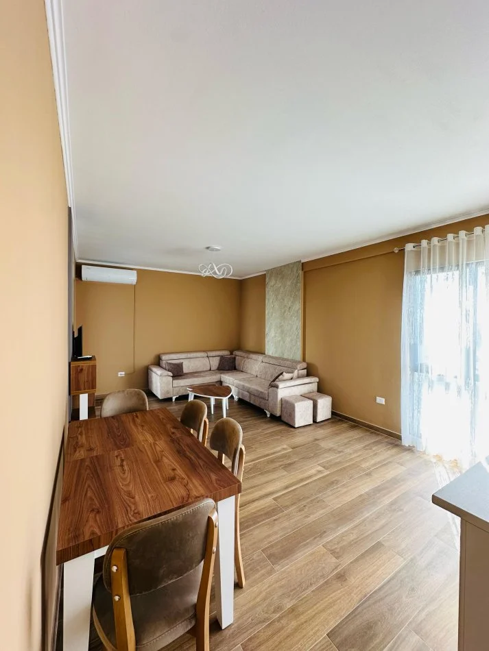 Tirane, jap me qera apartament 2+1+Ballkon Kati 9, 95 m² 800 € (rruga e dibres)