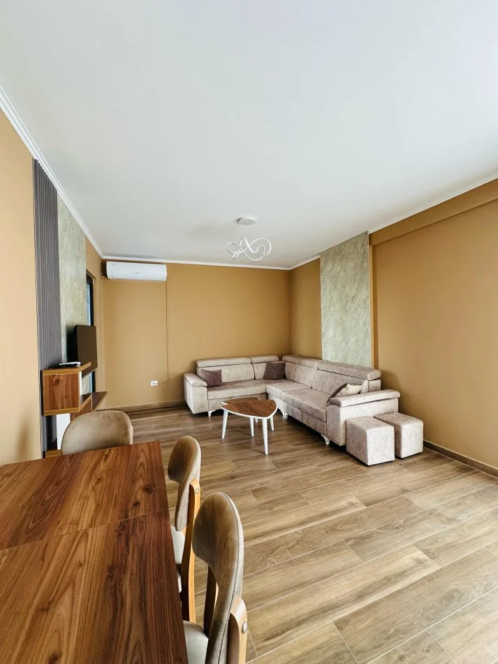 Tirane, jap me qera apartament 2+1+Ballkon Kati 9, 95 m² 800 € (rruga e dibres)