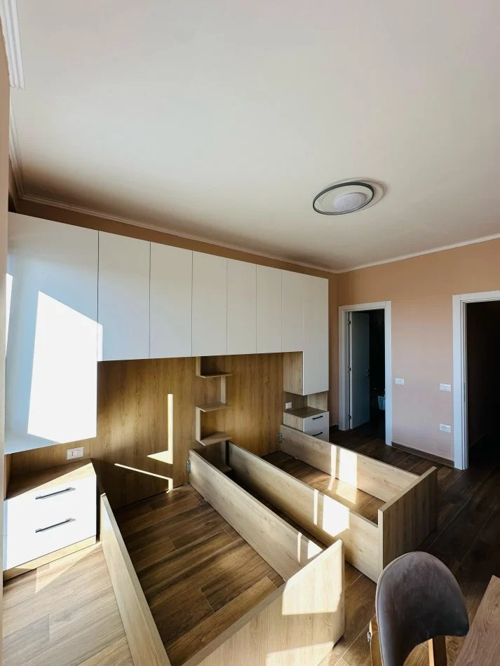 Tirane, jap me qera apartament 2+1+Ballkon Kati 9, 95 m² 800 € (rruga e dibres)