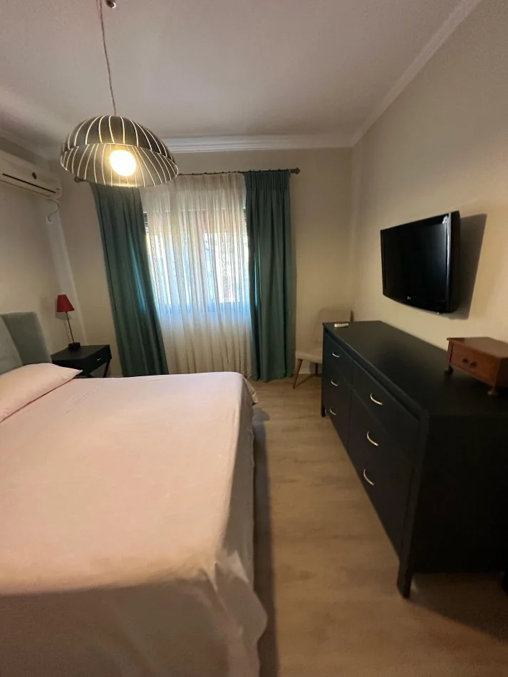 Tirane, jepet me qera apartament Kati 4, 74 m² 650 € (Bllok)