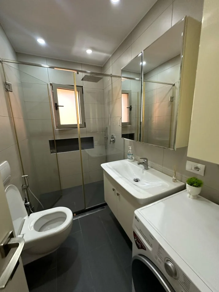 Tirane, jepet me qera apartament Kati 4, 74 m² 650 € (Bllok)