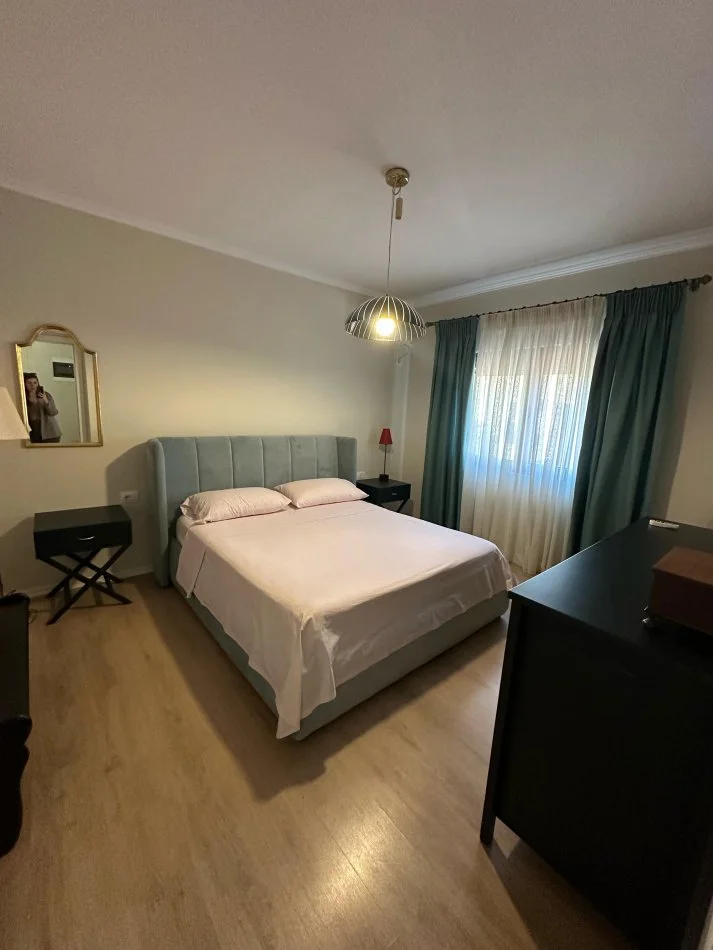 Tirane, jepet me qera apartament Kati 4, 74 m² 650 € (Bllok)