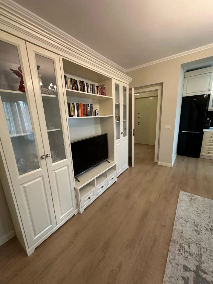 Tirane, jepet me qera apartament Kati 4, 74 m² 650 € (Bllok)