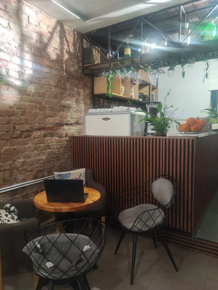 Tirane, jepet me qera lokal Kati 0, 150 m² 1.000 € (Rruga Nikolla Jorga, pas Ish-Ekspozites)