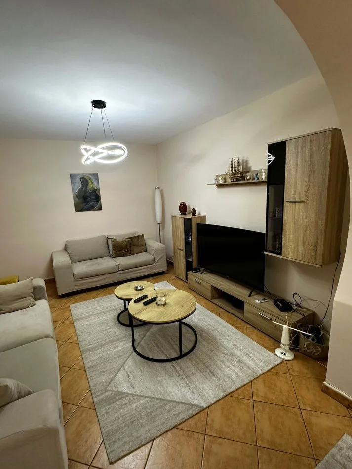 Tirane, jepet me qera apartament 2+1 Kati 3, 80 m² 700 € (myslym shyri)