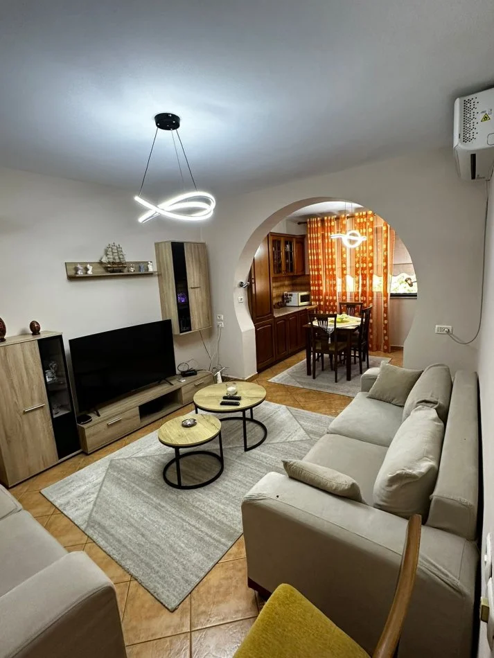 Tirane, jepet me qera apartament 2+1 Kati 3, 80 m² 700 € (myslym shyri)