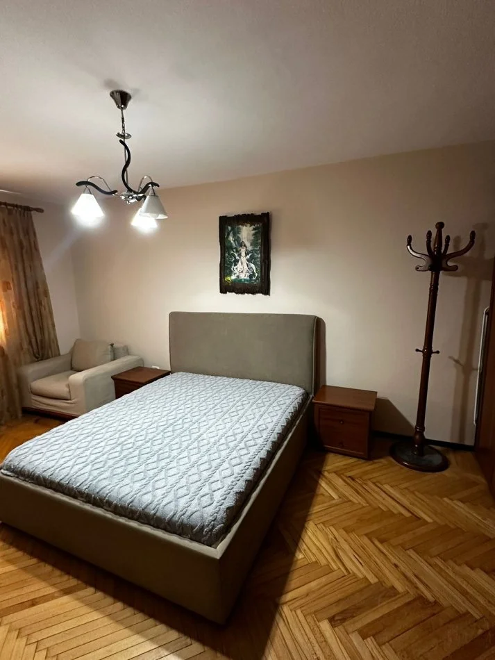 Tirane, jepet me qera apartament 2+1 Kati 3, 80 m² 700 € (myslym shyri)