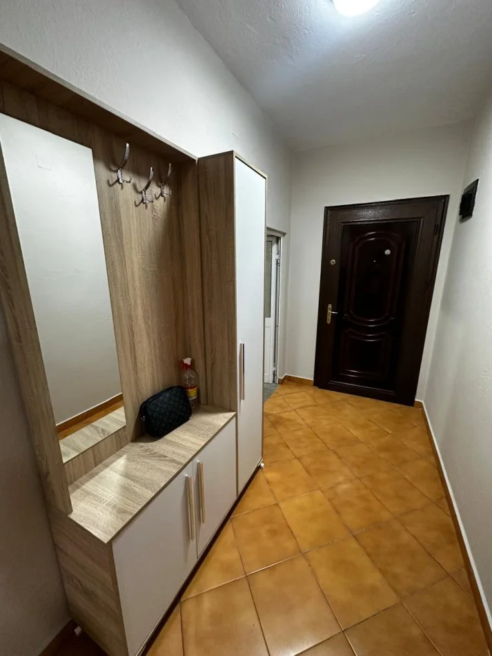 Tirane, jepet me qera apartament 2+1+Ballkon Kati 2, 80 m² 530 € (ish parku)