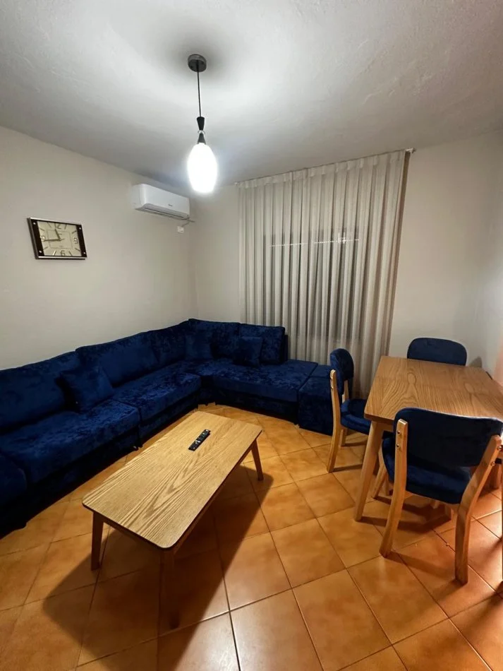 Tirane, jepet me qera apartament 2+1+Ballkon Kati 2, 80 m² 530 € (ish parku)