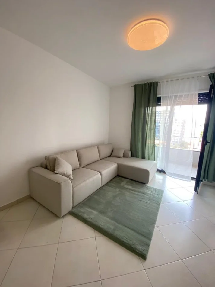 Tirane, jap me qera apartament 2+1+Ballkon Kati 6, 90 m² 600 € (rruga karl Gega)