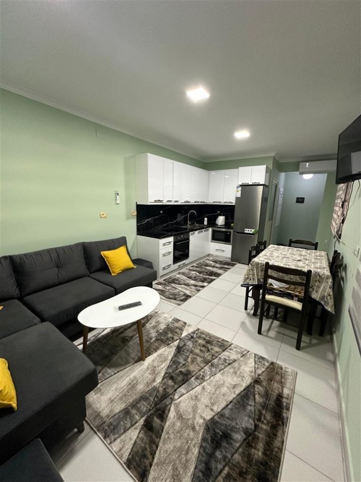 Tirane, jepet me qera apartament 1+1 , 50 m² (Prane Viva Market)
