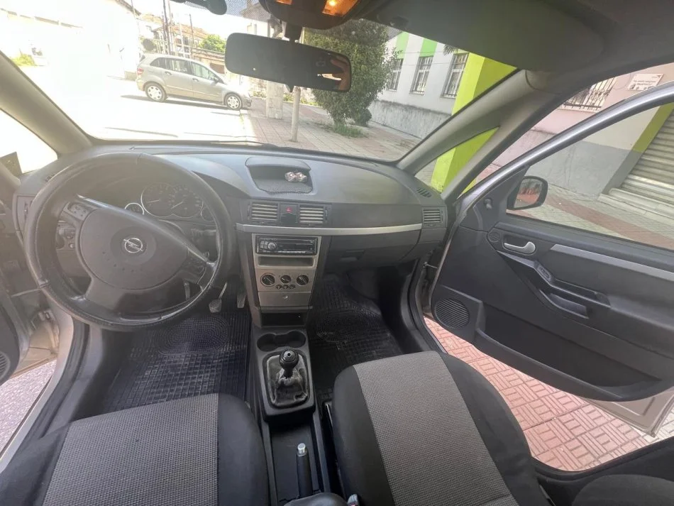 Shkoder, shes makine Opel Meriva Nafte, gri metalizato manuale Kondicioner 300.000 km 1.700 €