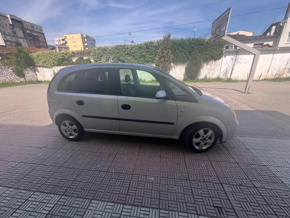 Shkoder, shes makine Opel Meriva Nafte, gri metalizato manuale Kondicioner 300.000 km 1.700 €