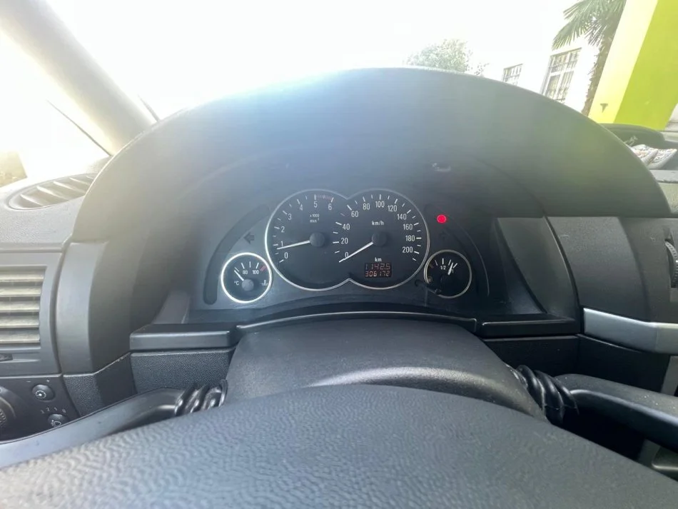 Shkoder, shes makine Opel Meriva Nafte, gri metalizato manuale Kondicioner 300.000 km 1.700 €