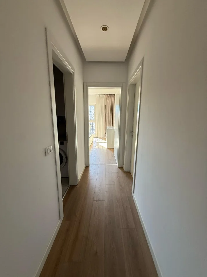 Tirane, jepet me qera apartament 2+1+Ballkon Kati 7, 125 m² 1.400 € (Komuna e Parisit)