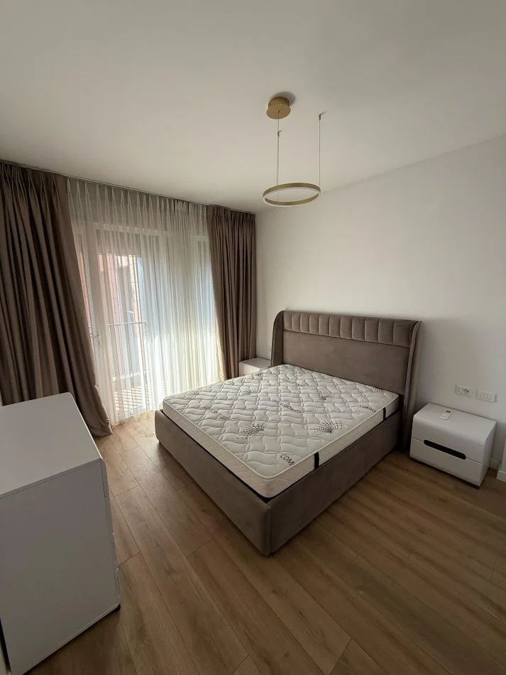 Tirane, jepet me qera apartament 2+1+Ballkon Kati 7, 125 m² 1.400 € (Komuna e Parisit)
