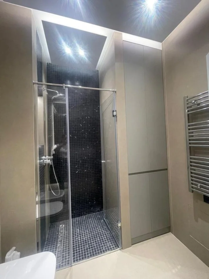 Tirane, jepet me qera apartament 1+1+Ballkon Kati 4, 75 m² 800 € (rruga e kavajes)