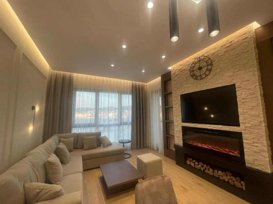 Tirane, jepet me qera apartament 1+1+Ballkon Kati 4, 75 m² 800 € (rruga e kavajes)