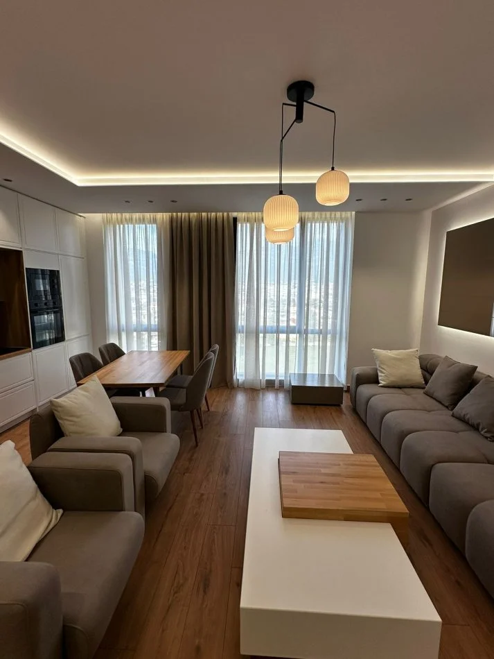Tirane, jepet me qera apartament 1+1+Ballkon Kati 6, 75 m² 700 € (bulevardi i ri)