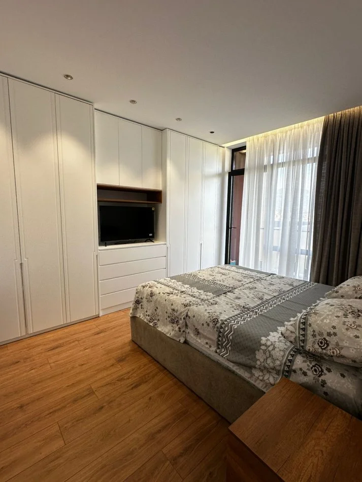 Tirane, jepet me qera apartament 1+1+Ballkon Kati 6, 75 m² 700 € (bulevardi i ri)