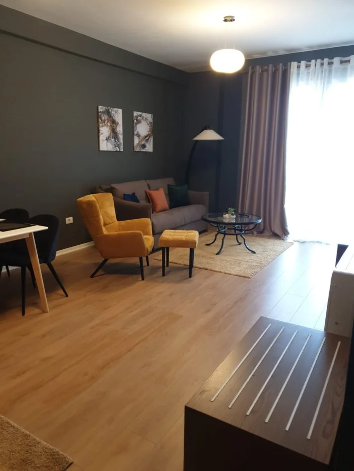 Tirane, jepet me qera apartament 1+1+Ballkon Kati 5, 70 m² 600 € (21 Dhjetori)