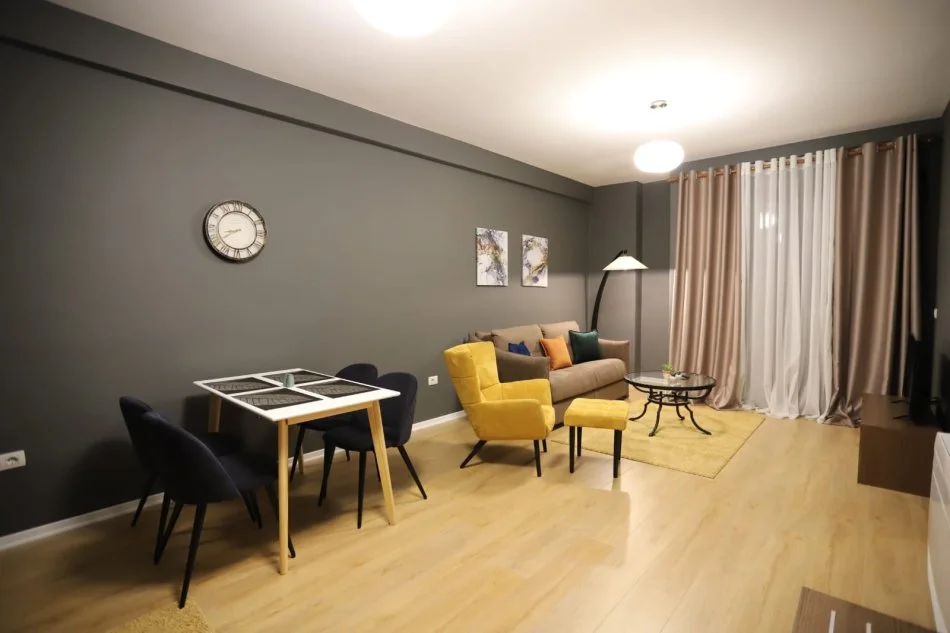 Tirane, jepet me qera apartament 1+1+Ballkon Kati 5, 70 m² 600 € (21 Dhjetori)