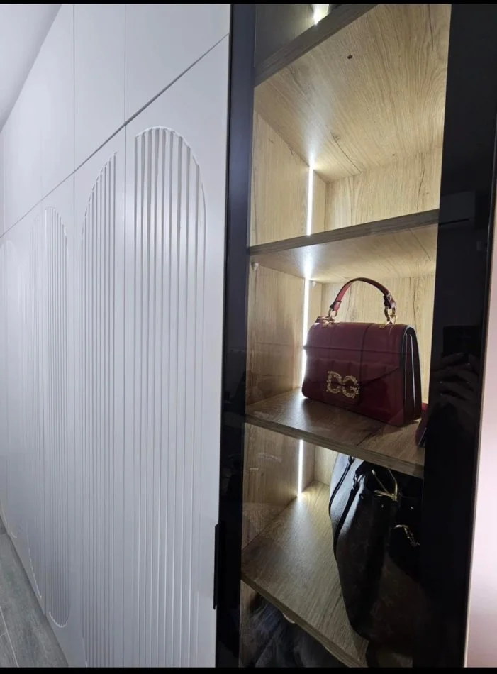 Tirane, jepet me qera apartament 2+1 Kati 4, 176 m² 800 € (Linze- Rruga e Dajtit, perballe rezidences Platea.)