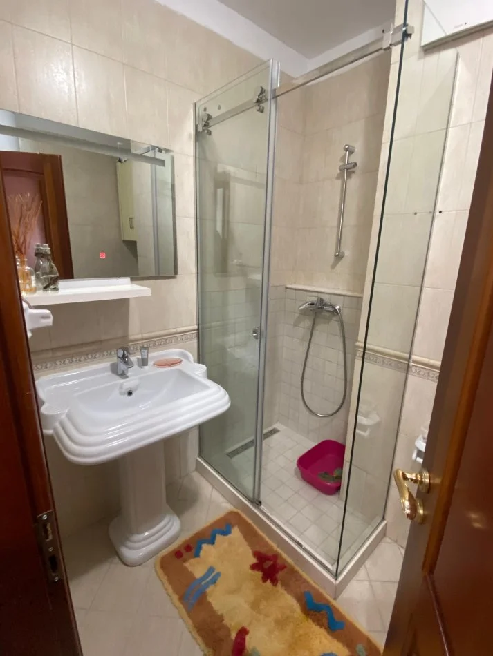 Tirane, jap me qera apartament 2+1 Kati 6, 84 m² 650 € (Sheshi Wilson) OPP52578