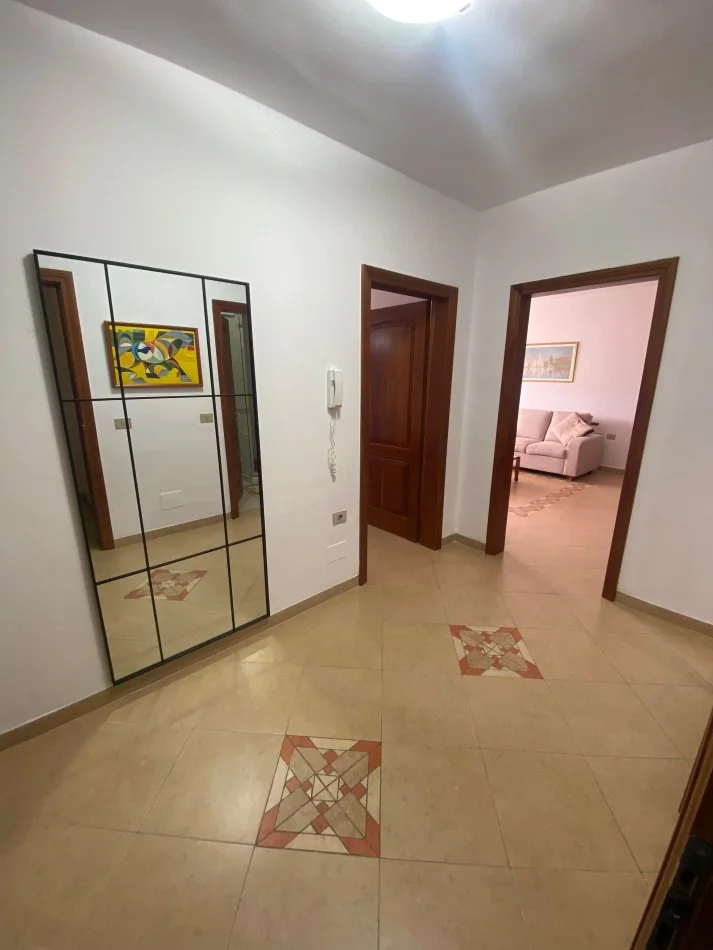 Tirane, jap me qera apartament 2+1 Kati 6, 84 m² 650 € (Sheshi Wilson) OPP52578